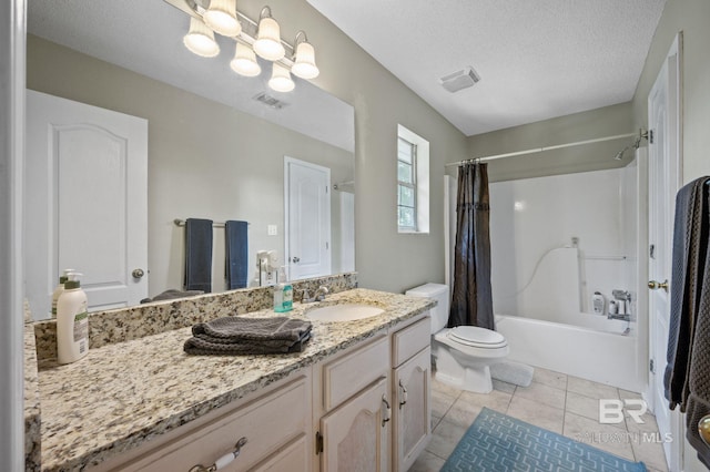 full bathroom with vanity, toilet, shower / bath combo with shower curtain, a textured ceiling, and a notable chandelier