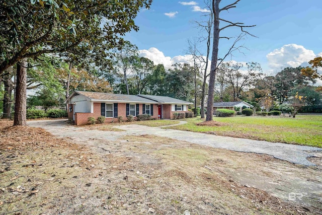 ranch-style home featuring a front yard