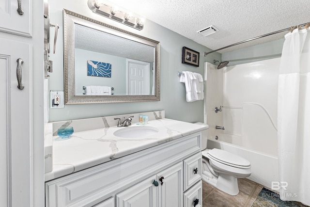 full bath featuring a textured ceiling, visible vents, shower / tub combo with curtain, and vanity