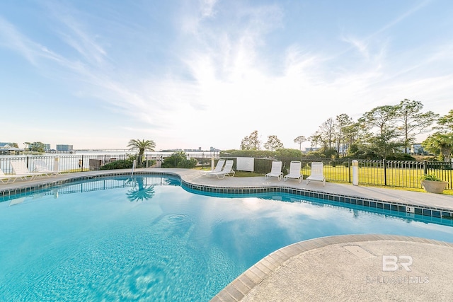 view of swimming pool