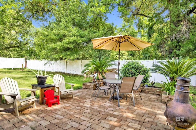 17541 Council Oaks Ln, Bon Secour, AL 36511 - fenced backyard featuring a patio area and outdoor dining space