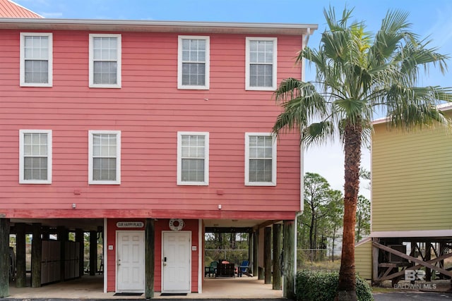 view of front of property featuring a carport