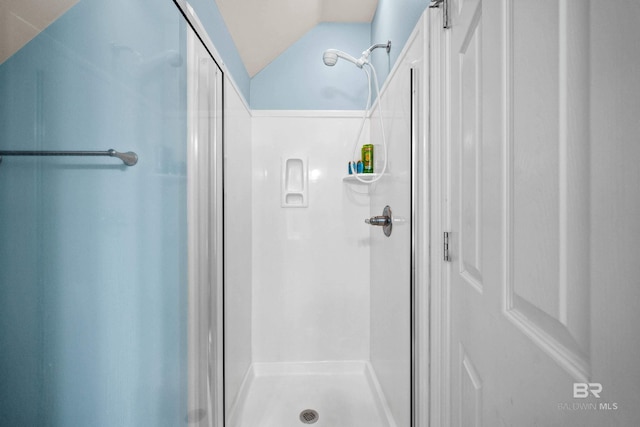 9791 Aspen Cir, Spanish Fort, AL 36527 - bathroom featuring a stall shower and vaulted ceiling