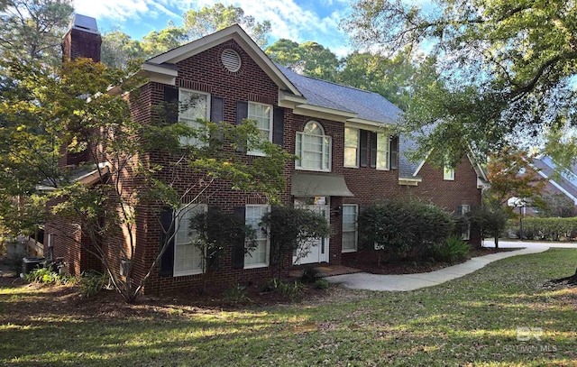 view of front of house featuring a front yard