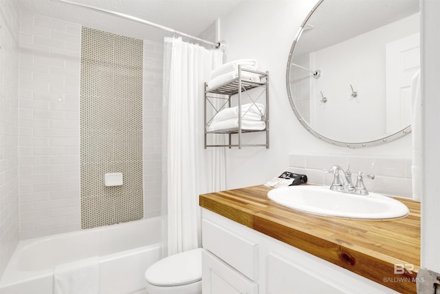 full bath featuring a textured ceiling, shower / bathtub combination with curtain, toilet, and vanity