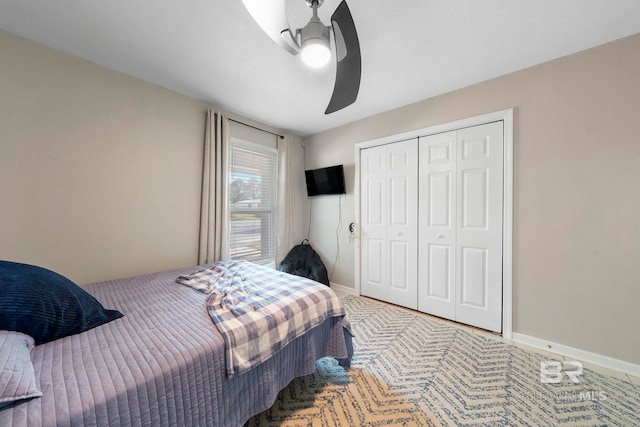 bedroom featuring ceiling fan and a closet