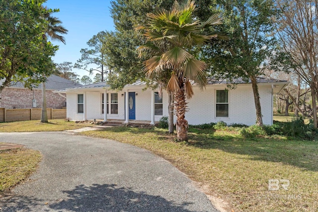 view of front of house with a front lawn