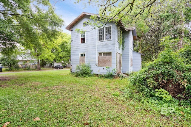 exterior space featuring a lawn