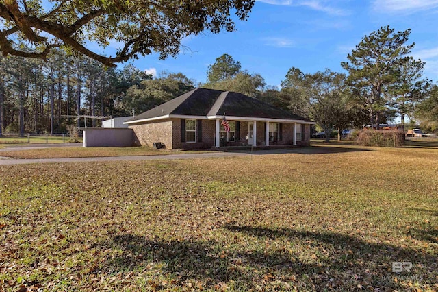 single story home with a front yard