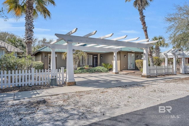 view of front of house featuring fence and a pergola