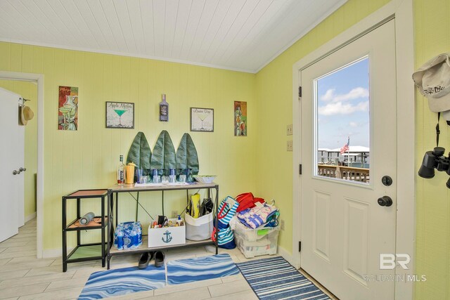 8239 Gulf Beach Ln, Gulf Shores, AL 36542 - doorway with crown molding