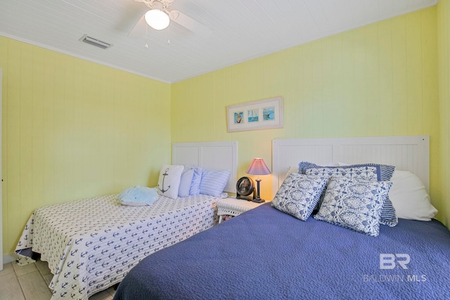 8239 Gulf Beach Ln, Gulf Shores, AL 36542 - bedroom featuring ceiling fan and visible vents