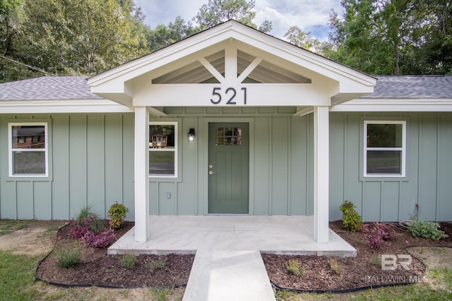 doorway to property with covered porch