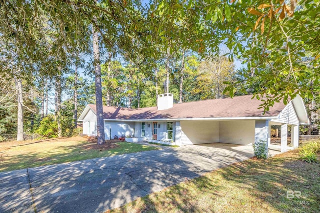 ranch-style home with a front yard