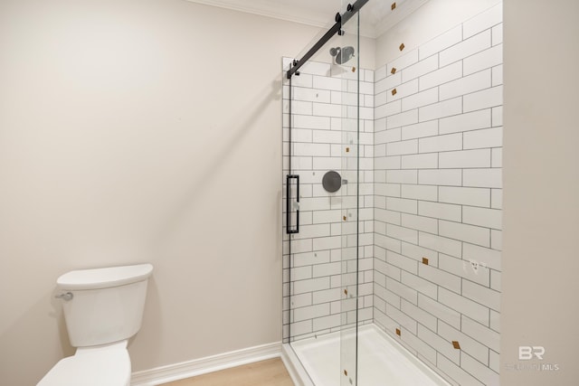 bathroom with toilet, wood-type flooring, a shower with shower door, and crown molding