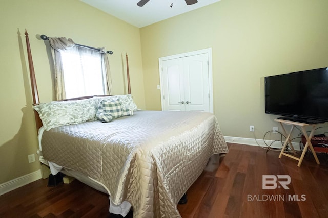 bedroom featuring dark wood-type flooring, ceiling fan, and a closet