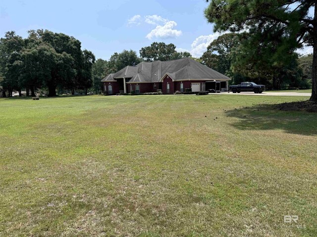 ranch-style home featuring a front lawn