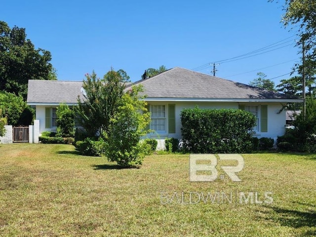 single story home featuring a front lawn