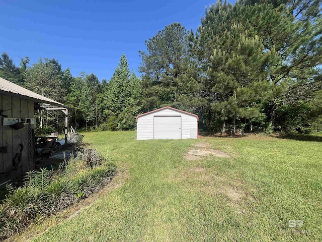 view of yard featuring a detached garage, a storage unit, and an outdoor structure