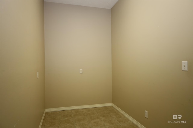 empty room featuring baseboards