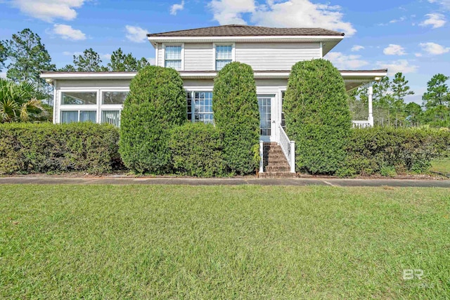 view of front of home featuring a front lawn