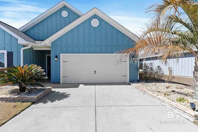 view of front of home featuring a garage