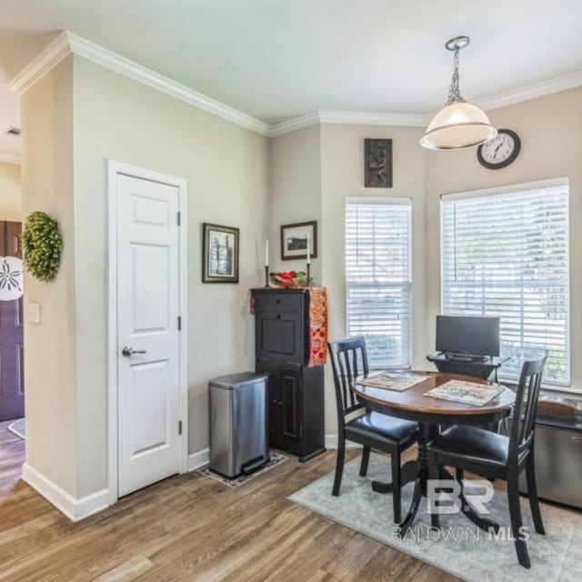 430 W Fort Morgan Rd Unit 1401, Gulf Shores, AL 36542 - dining area with wood finished floors, ornamental molding, and baseboards