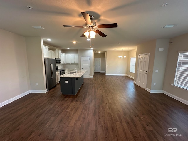 kitchen featuring white cabinets, a kitchen island with sink, dark wood-type flooring, ceiling fan with notable chandelier, and stainless steel appliances