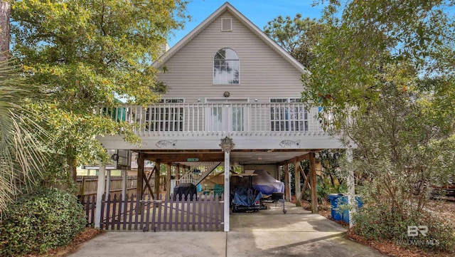 view of front facade featuring a carport