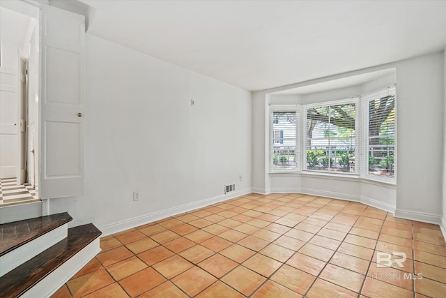 empty room featuring light tile patterned flooring