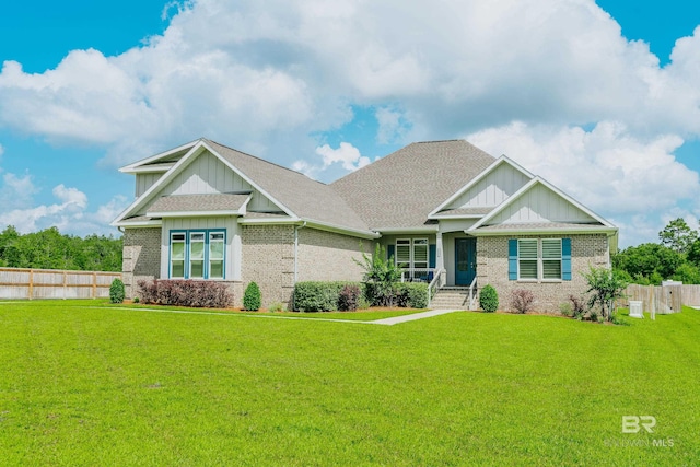 craftsman house featuring a front lawn