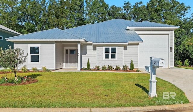 view of front of home featuring a front yard and a garage