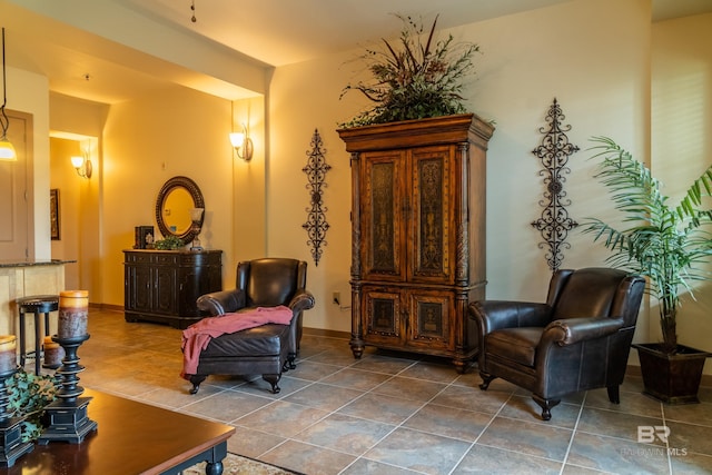 1430 Regency Rd Unit J302, Gulf Shores, AL 36542 - living area with baseboards