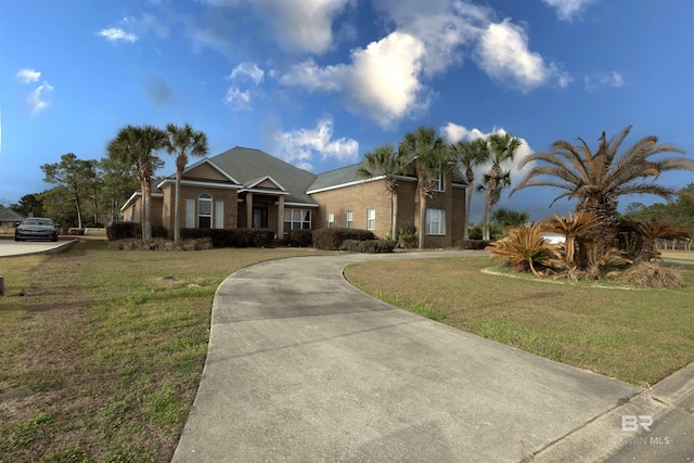 single story home featuring a front yard