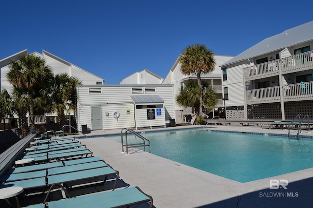 view of swimming pool featuring a patio