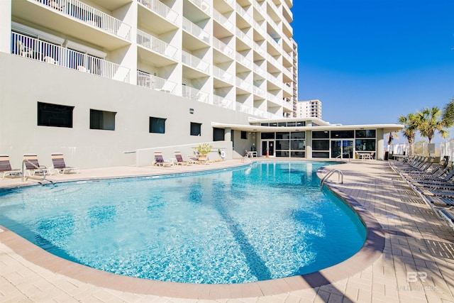 view of swimming pool featuring a patio