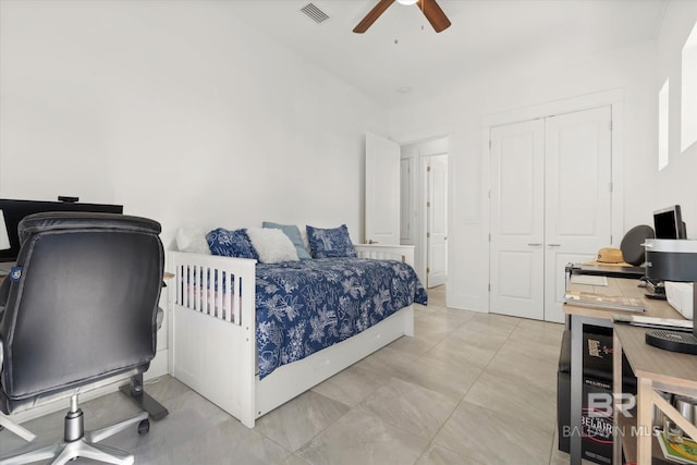 bedroom with a ceiling fan, visible vents, and a closet