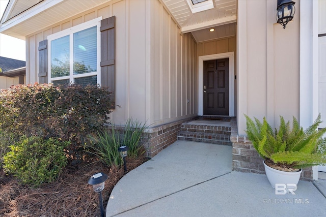 view of property entrance