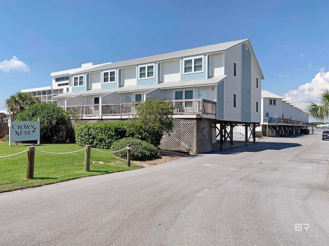 view of front facade with a front lawn and a carport