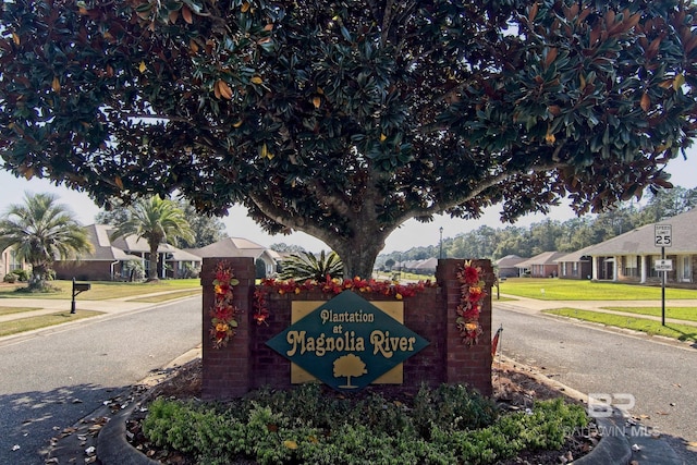 community / neighborhood sign featuring a lawn