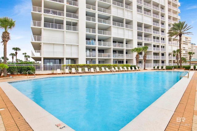view of swimming pool