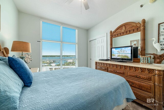 931 W Beach Blvd Unit 608, Gulf Shores, AL 36542 - bedroom featuring a ceiling fan and a closet
