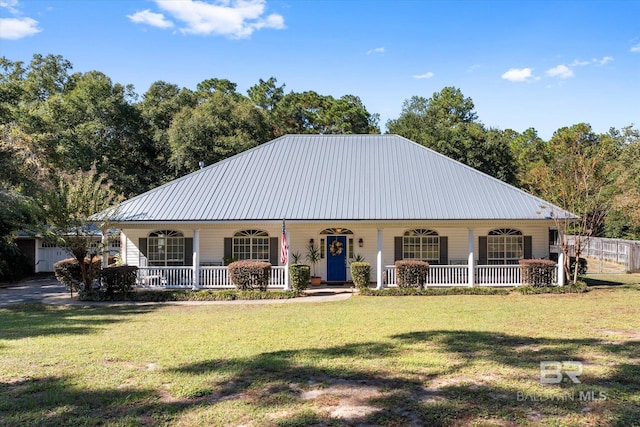 view of front of home with a front lawn, covered porch, and a garage