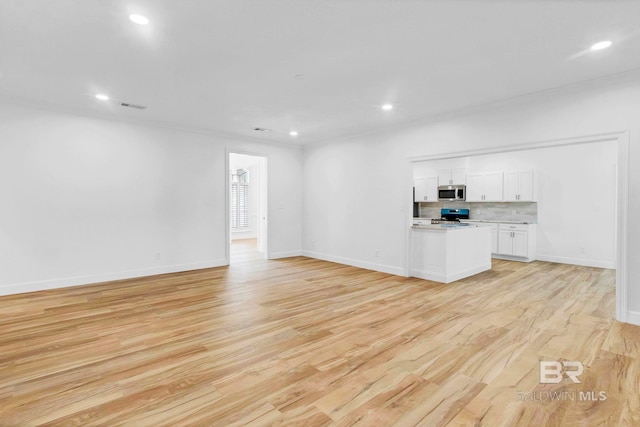 unfurnished living room featuring light wood finished floors, visible vents, and recessed lighting