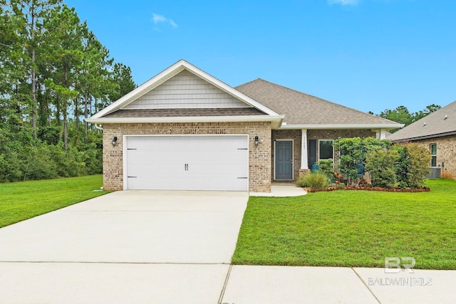 craftsman house featuring a garage and a front lawn