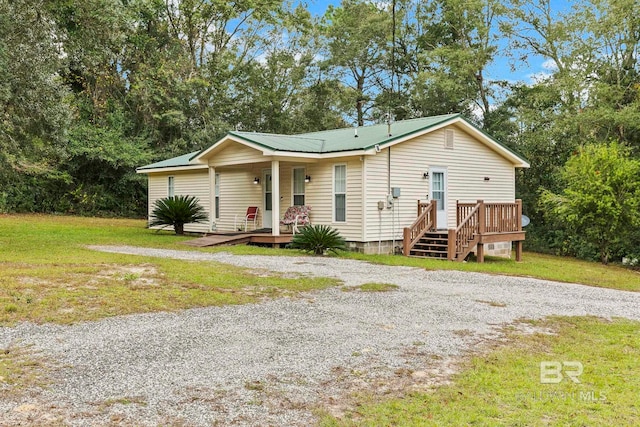 view of front of property with a front lawn