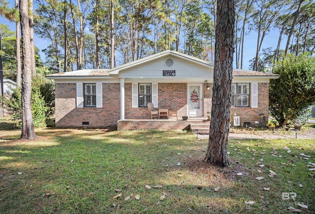 view of front facade with a front lawn