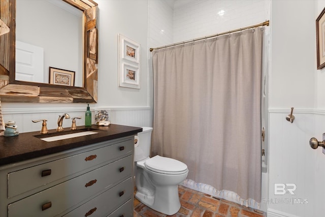 bathroom with vanity, toilet, and a shower with shower curtain