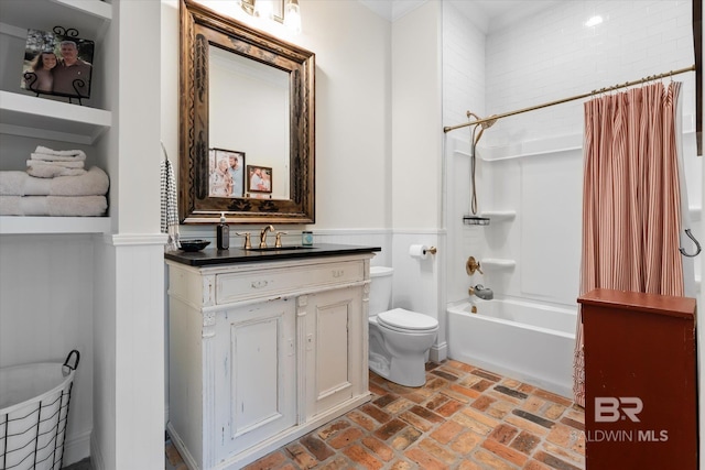 full bathroom featuring shower / bathtub combination with curtain, vanity, and toilet