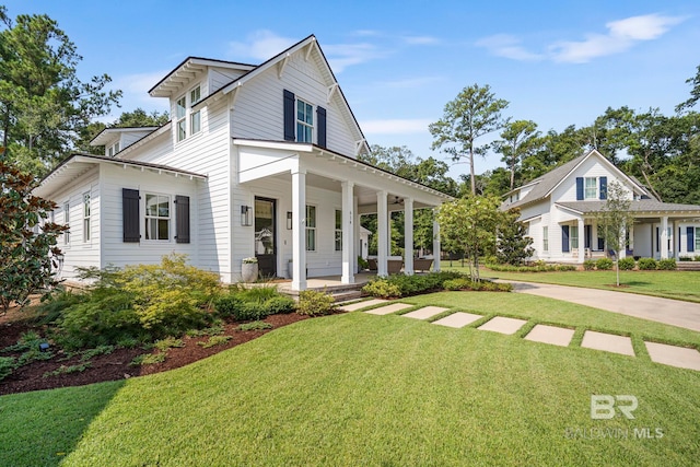 view of front of house featuring a porch and a front yard